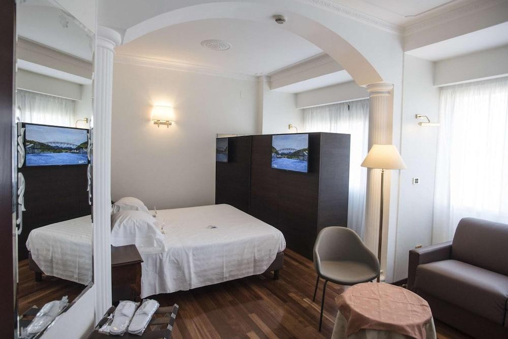 Hotel Plaza Pescara Kültér fotó